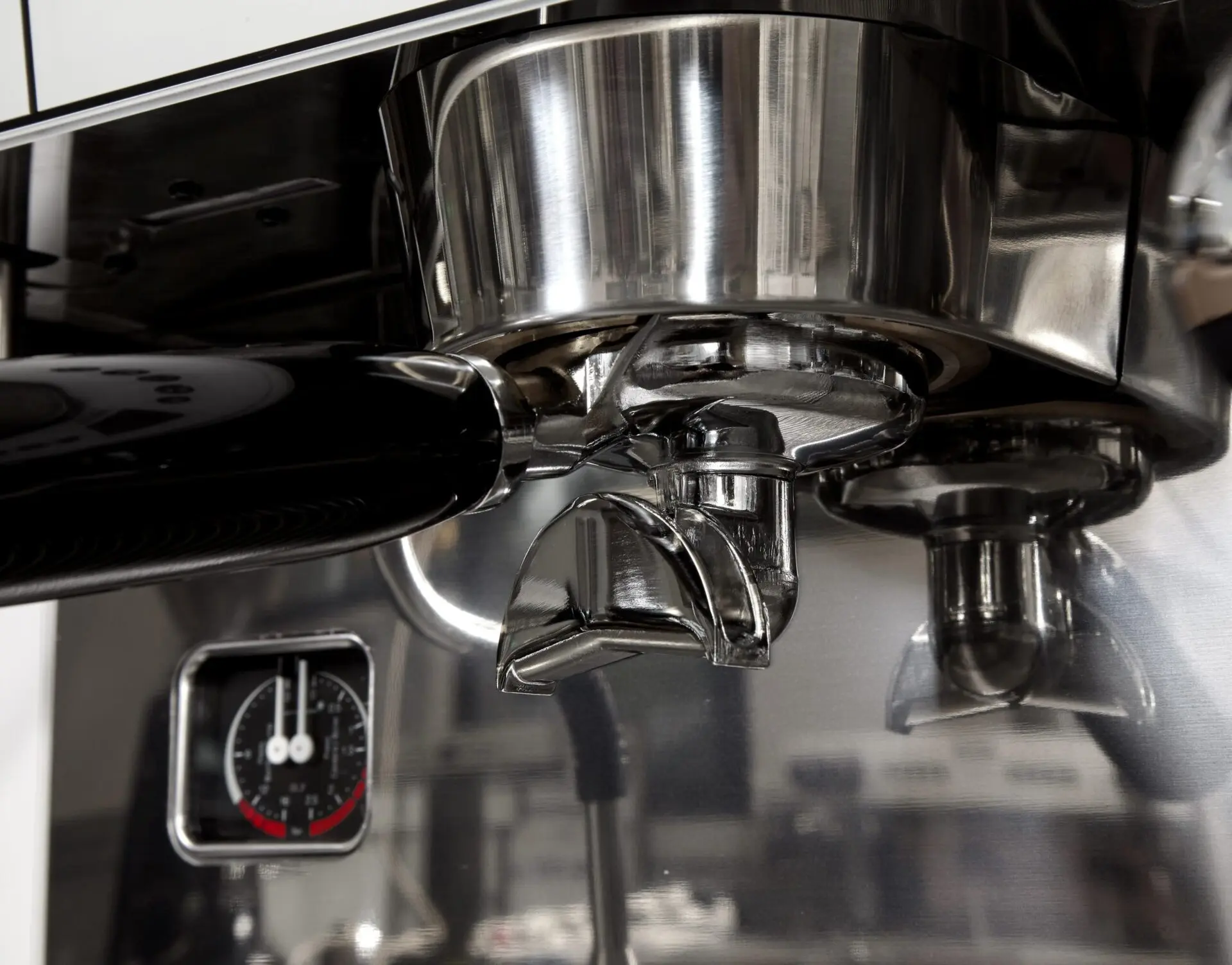 Détail de la Gaggia La Vetro 2 groupes en fonctionnement
